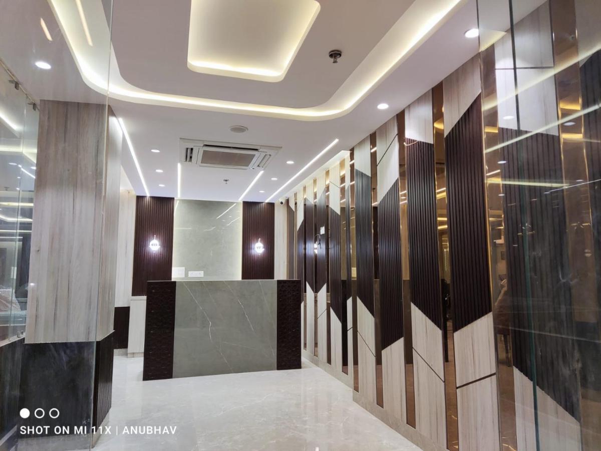 Hotel Golden Petals Varanasi Bagian luar foto