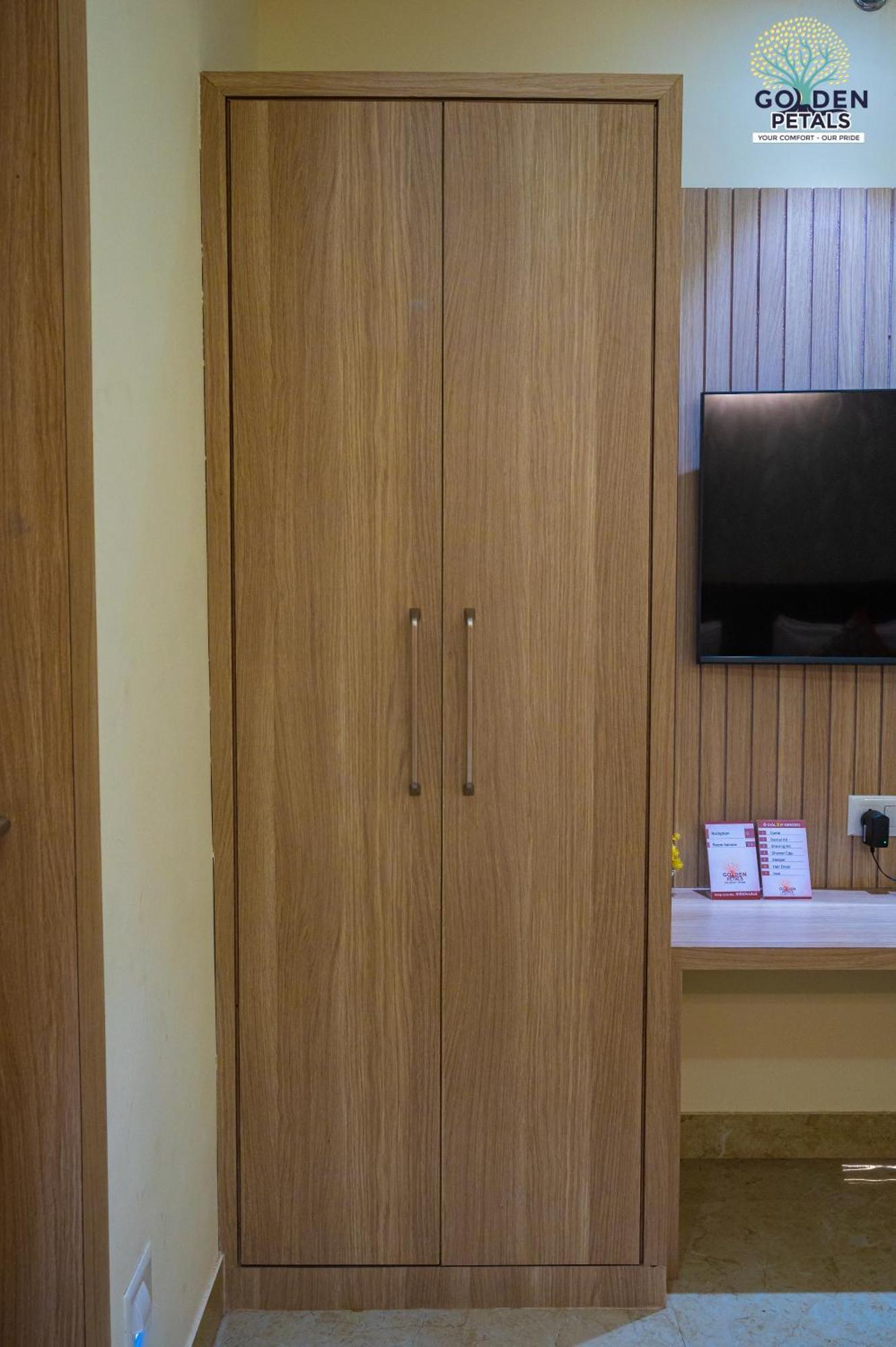 Hotel Golden Petals Varanasi Bagian luar foto