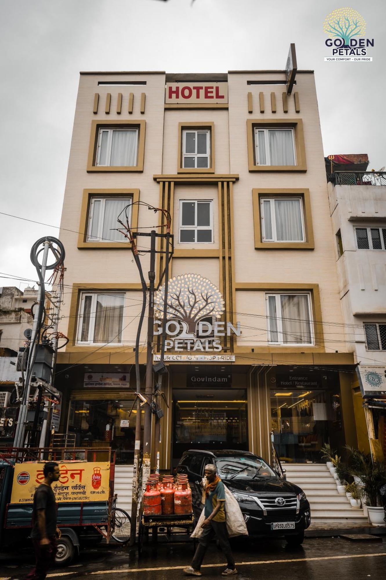 Hotel Golden Petals Varanasi Bagian luar foto