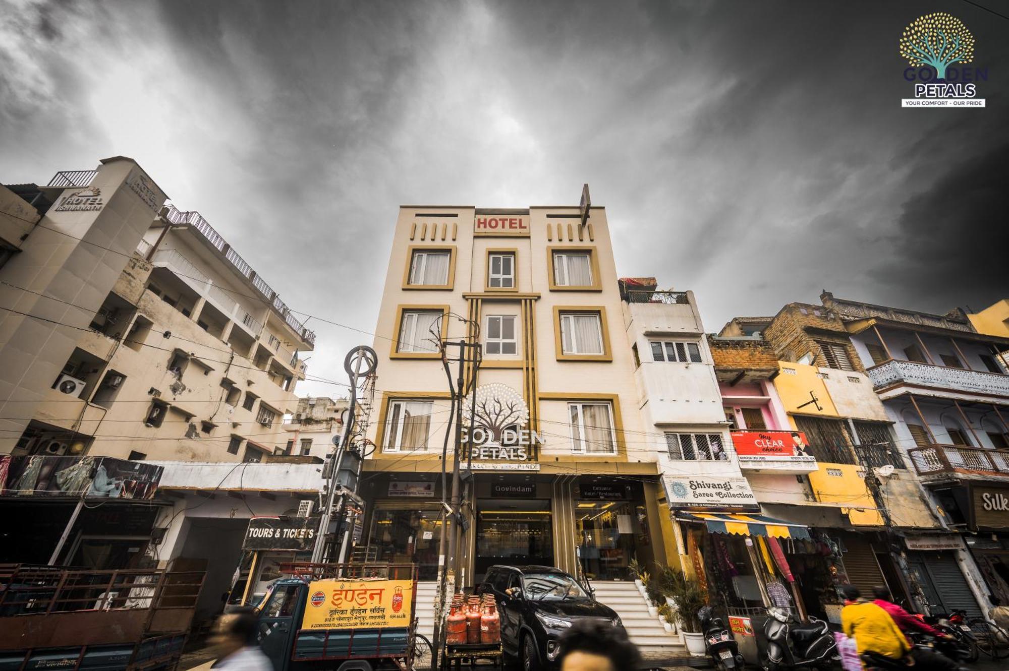 Hotel Golden Petals Varanasi Bagian luar foto