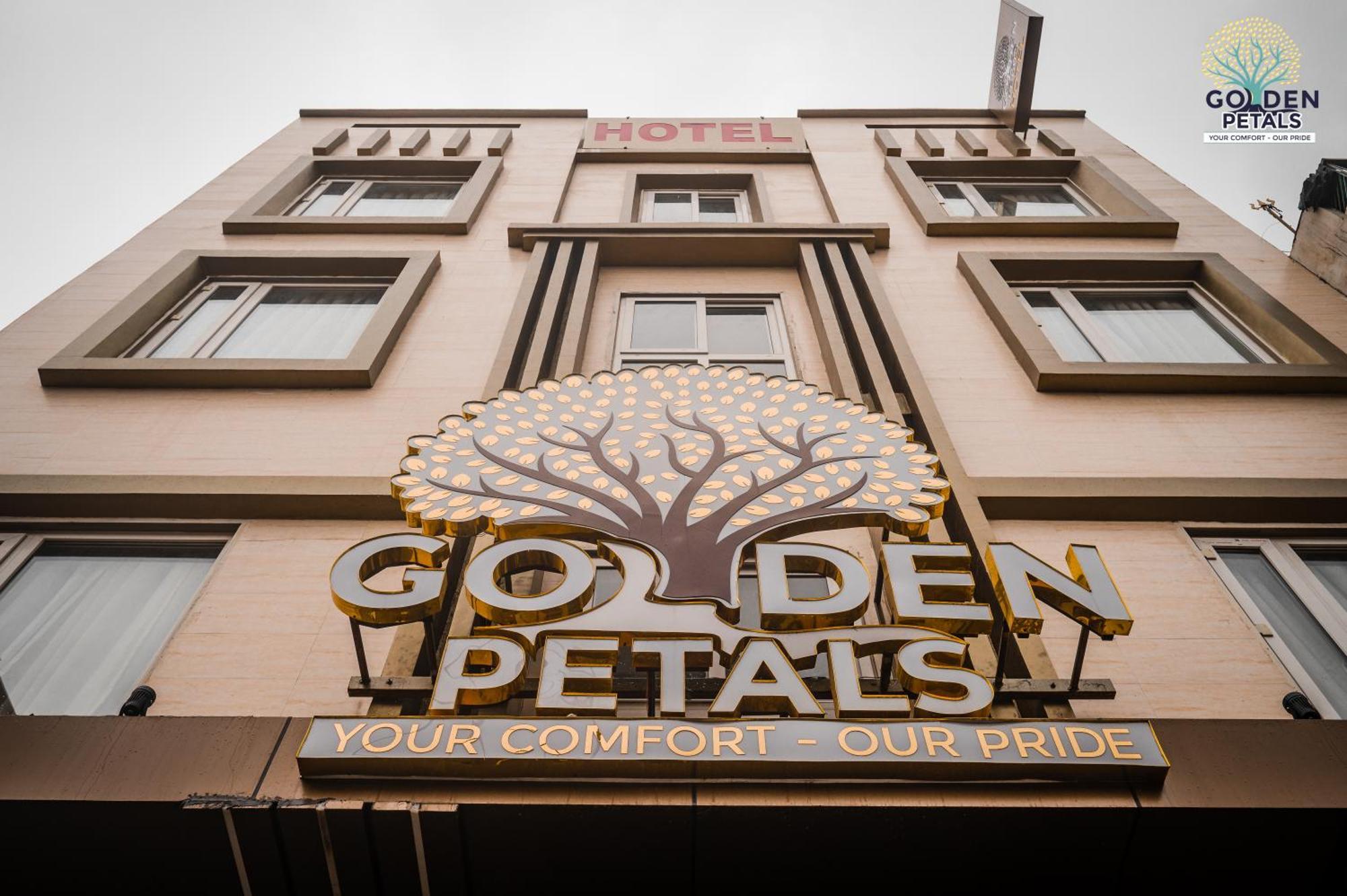Hotel Golden Petals Varanasi Bagian luar foto