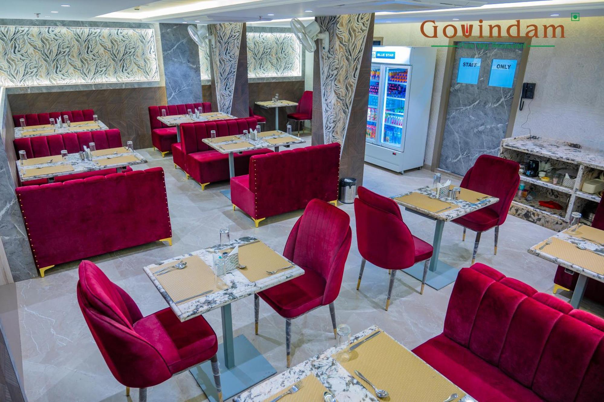 Hotel Golden Petals Varanasi Bagian luar foto