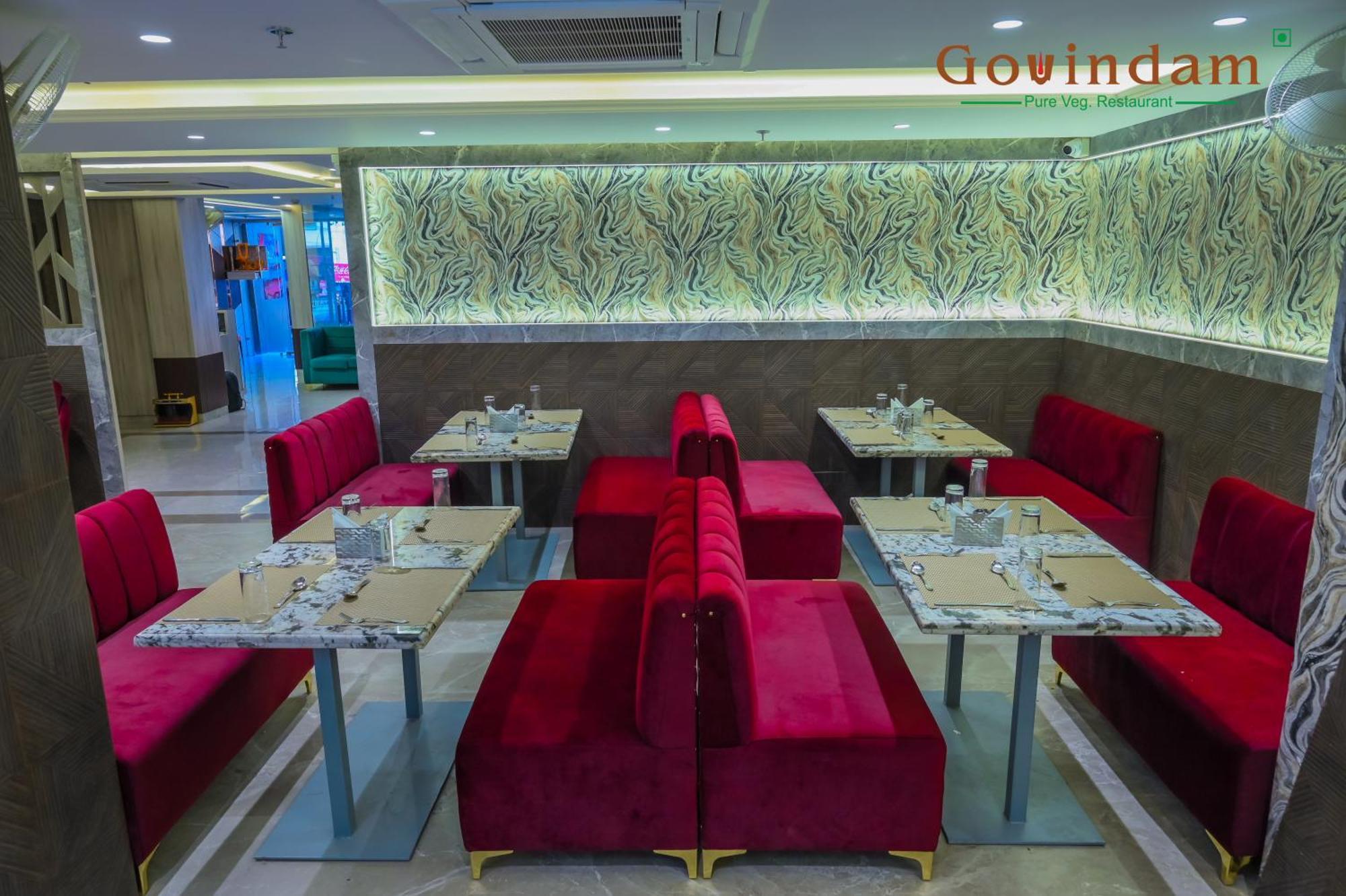 Hotel Golden Petals Varanasi Bagian luar foto